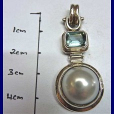 pendant..pearl shell